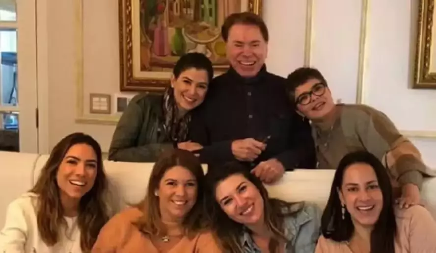 Silvio Santos e suas seis filhas — Foto: Instagram