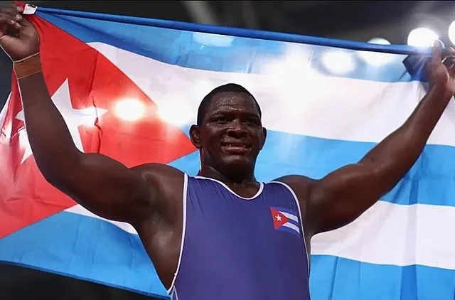 Cubano Mijain López é considerado o maior lutador da história depois de conquistar quatro ouros olímpicos e cinco campeonatos mundiais na luta greco-romana - Divulgação