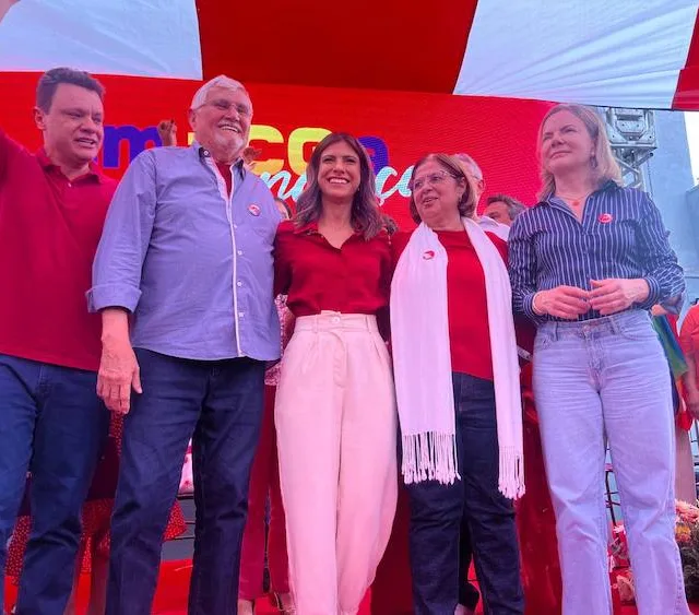 Odair Cunha, Zeca do PT, Camila Jara, Cida Gonçalves e Gleisi Hoffmann, na convenção deste sábado (3)