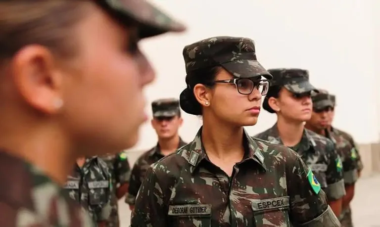 Ministério da Defesa anuncia início do alistamento militar feminino voluntário