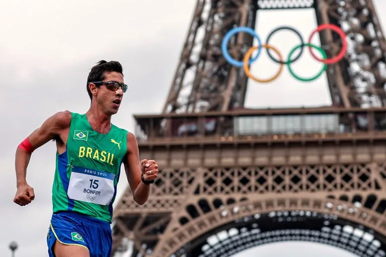 Caio Bonfim, além da inédita medalha de prata, também ficou em sétimo na prova do revezamento misto da marcha atlética ao lado de Viviane Lyra. Foto: Miriam Jeske / COB
