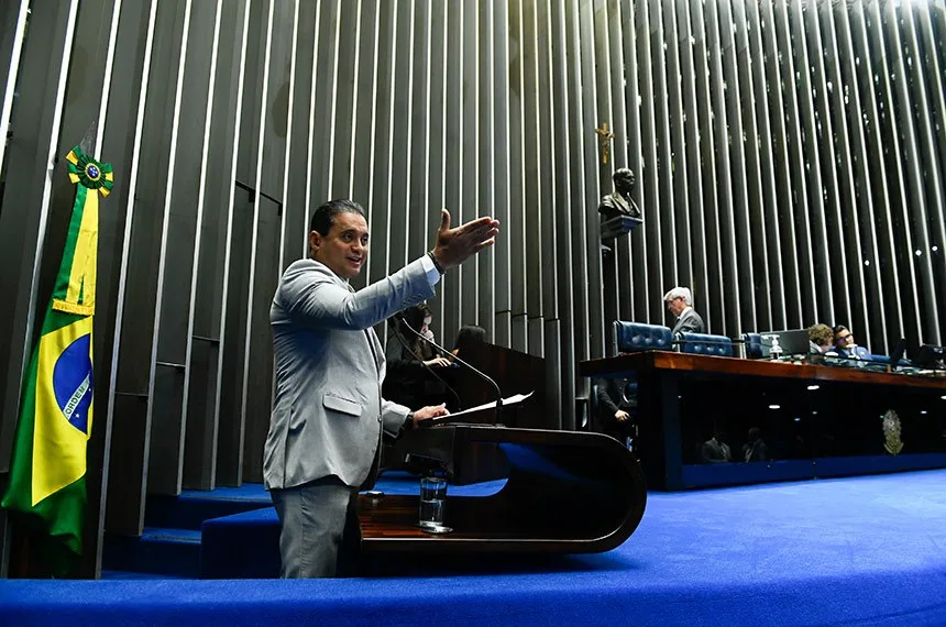 Relator, senador Weverton afirmou que o tema não é de interesse apenas de políticos e pediu adiamento - Foto: Marcos Oliveira/Agência Senado