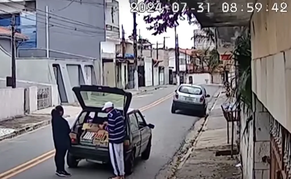 Mulher sofre golpe ao fazer compra em carro que vendia ovos