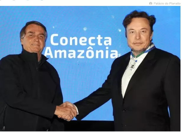 Bolsonaro e Musk em encontro anunciando “parceria” no projeto “Conecta Amazônia”