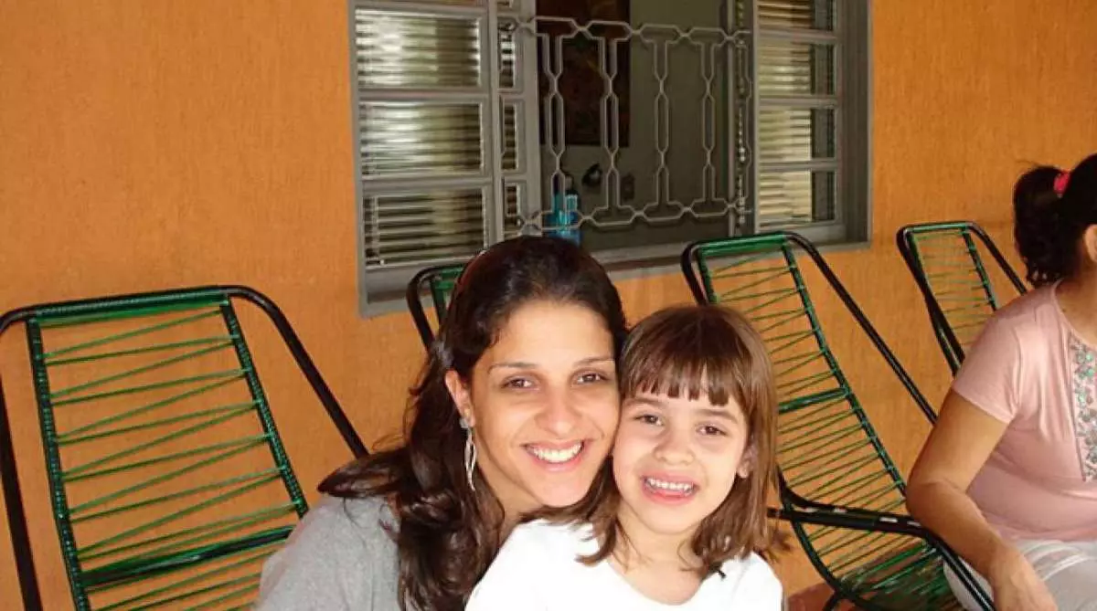 Ana Carolina Oliveira e a filha, Isabella Nardoni, morta em 2008. Foto: Reprodução