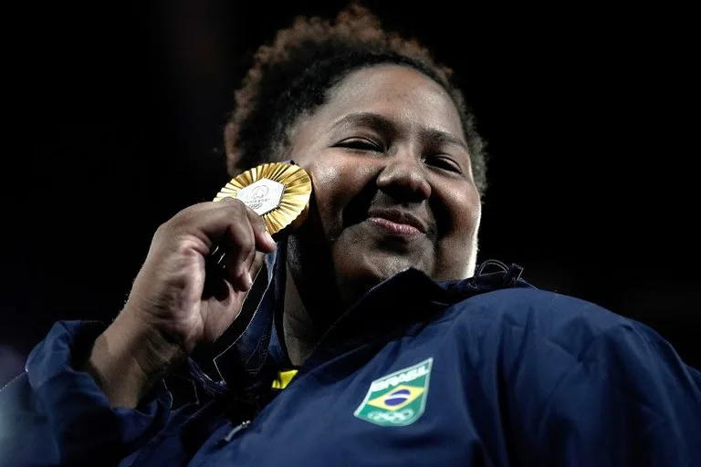 Beatriz Souza conquistou o primeiro ouro do Brasil, na categoria +78kg do judô - Foto: Alexandre Loureiro / COB