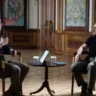 Luciano Huck em entrevista com Volodymyr Zelenski em Kiev, na Ucrânia. Créditos: Divulgação (originalmente publicada no jornal O Globo)