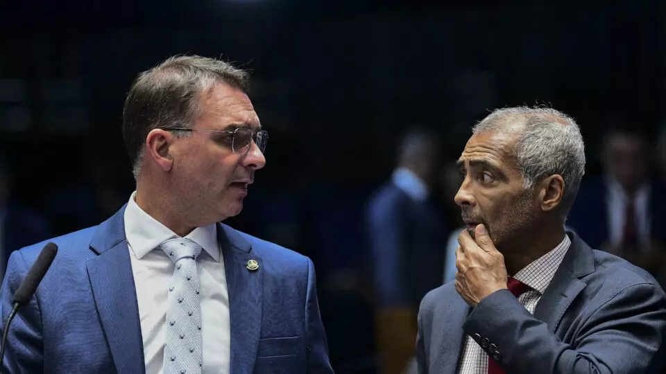 Os senadores do PL-RJ: Flávio Bolsonaro e Romário. Foto: reprodução
