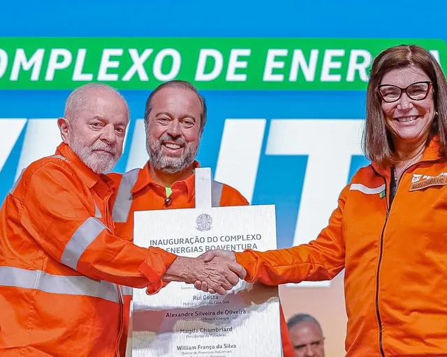 Lula com Silveira e Magda Chambriard, na inauguração do Complexo de Energias Boaventura