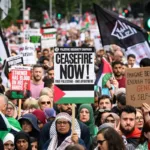 Manifestantes participam da Marcha Nacional por Gaza em Londres, Inglaterra, em 7 de setembro de 2024 [Foto de Leon Neal/Getty Images]