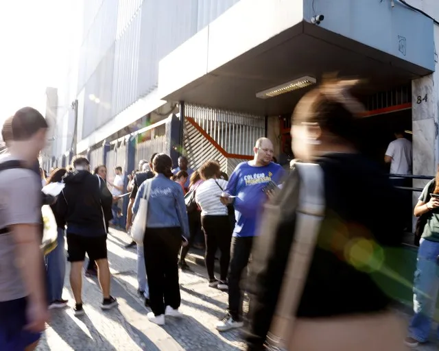 Candidatos chegam a local de prova no dia 18 de agosto