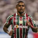 Douglas Costa jogando pelas cores do Tricolor.