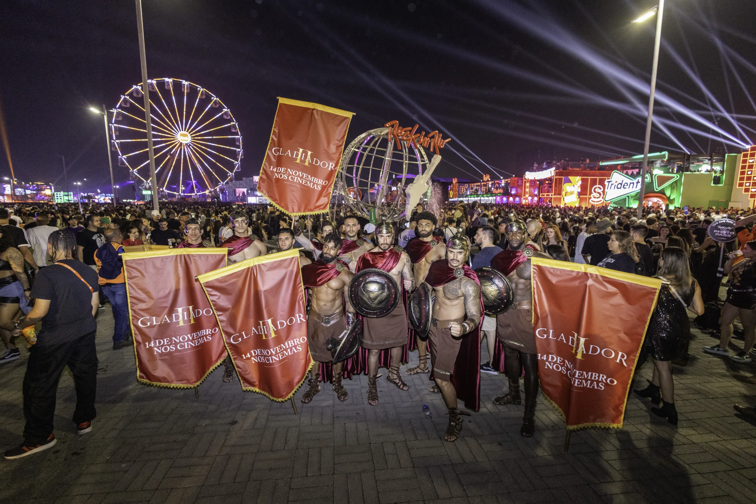 Paramount Pictures marca presença no Rock in Rio 2024 com time de gladiadores circulando no festival