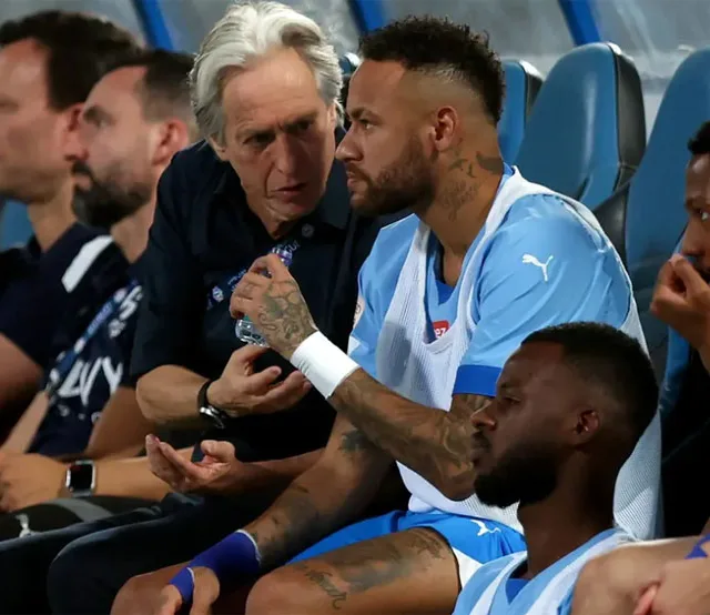 Jorge Jesus e Neymar conversam em atividade do Al Hilal