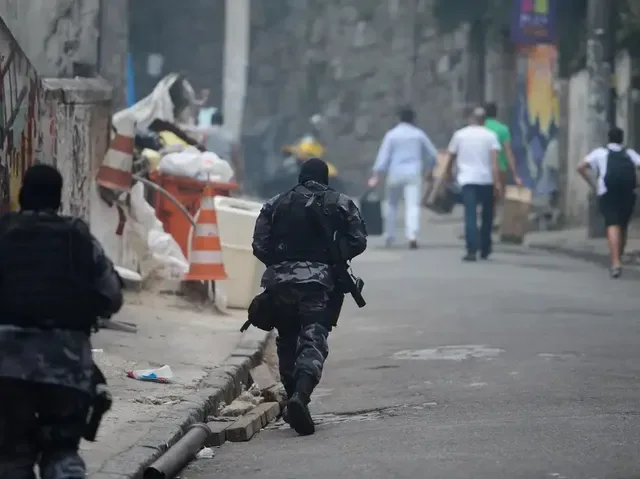 Dados da Secretaria Municipal de Educação do Rio de Janeiro apontam que, entre 2022 e o primeiro semestre de 2023, foram registradas mais de 832 ocorrências de operações policiais - Foto: Fernando Frazão/Agência Brasil