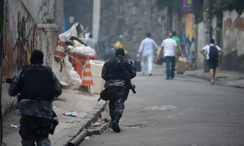 Dados da Secretaria Municipal de Educação do Rio de Janeiro apontam que, entre 2022 e o primeiro semestre de 2023, foram registradas mais de 832 ocorrências de operações policiais - Foto: Fernando Frazão/Agência Brasil