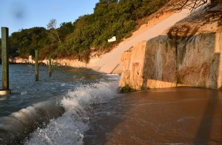 Morro do Careca é isolado devido ao avanço da maré em Natal | Diário Carioca