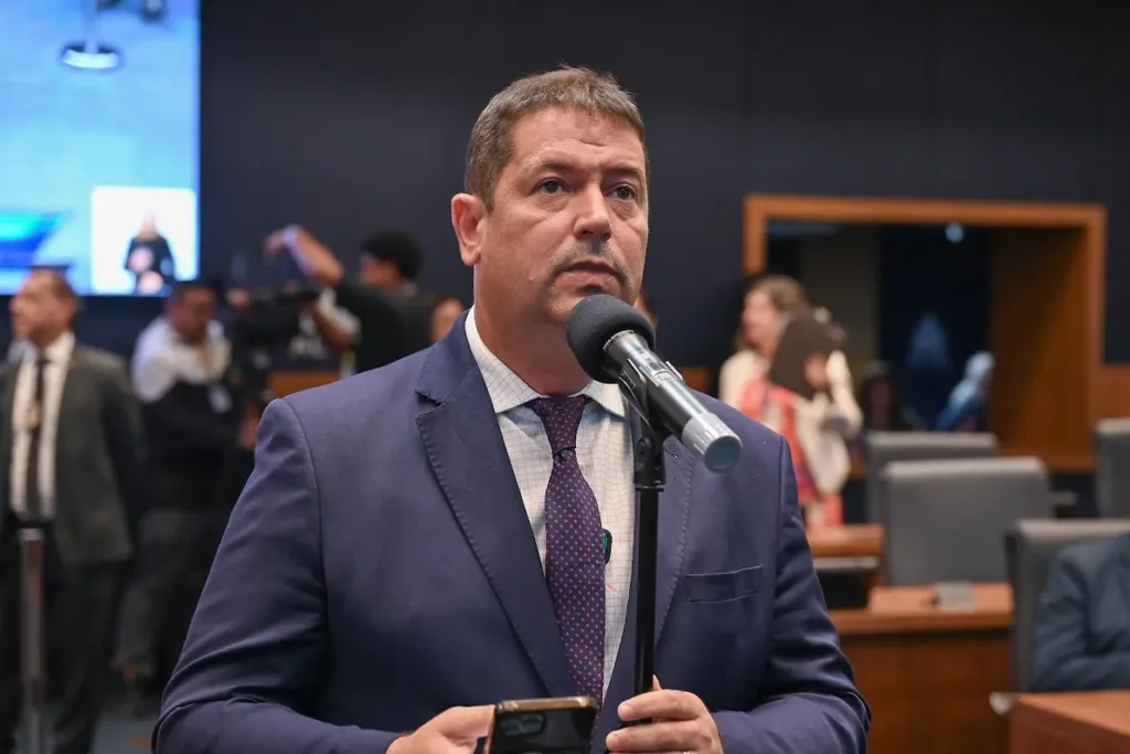 Deputado Leo Vieira divulga áudio polêmico envolvendo o presidente do Instituto Rio Metrópole na Alerj.