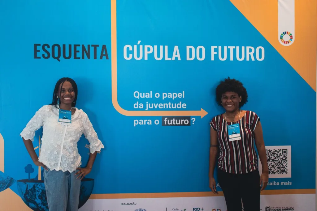 Legenda: Ao fim do evento, os jovens se comprometeram a levar a discussão sobre juventude e a Cúpula do Futuro para as duas comunidades
Foto: © Yago Gonçalves