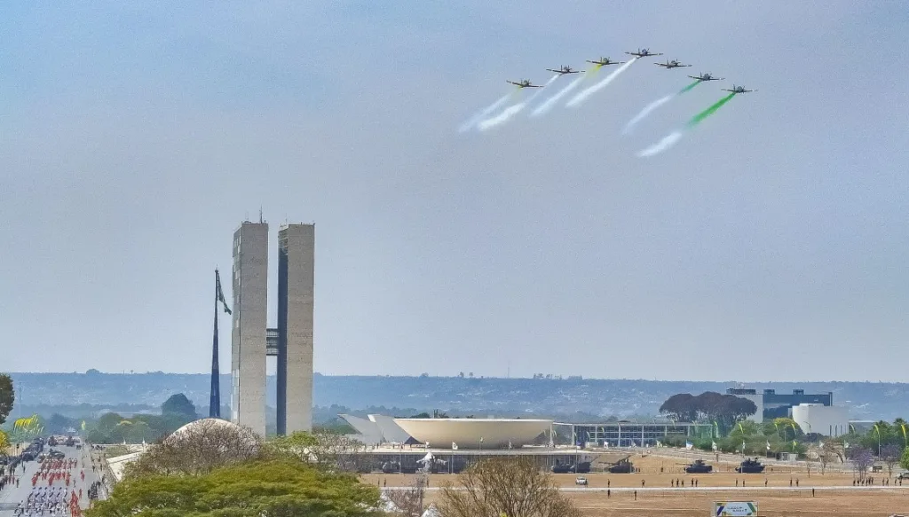 Esquadrilha da Fumaça: neste sábado, Brasília completou 137 dias sem chuvas - Foto: Ricardo Stuckert / PR
