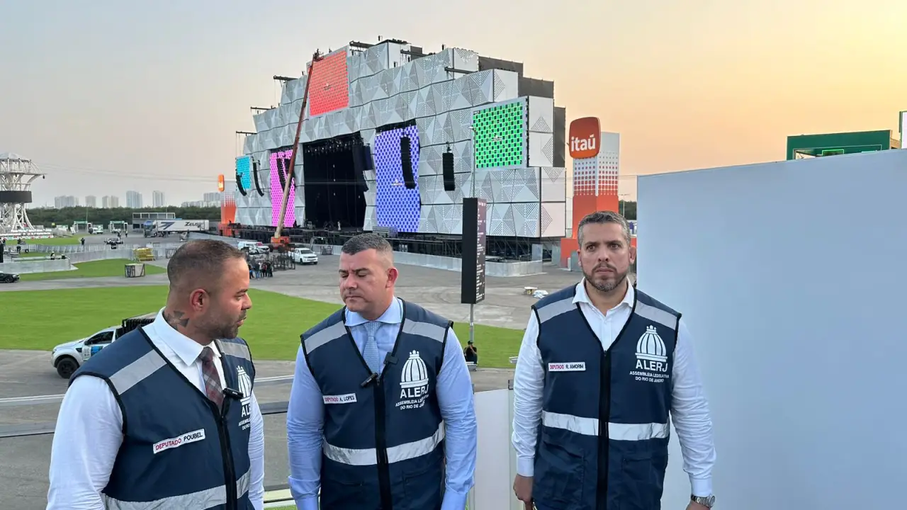 Filippe Poubel, Alan Lopes e Rodrigo Amorim: deputados integrantes da CPI da Transparência, na Alerj, fizeram vistoria no Rock in Rio (Divulgação/.) Leia mais em: https://veja.abril.com.br/politica/deputados-da-alerj-vao-fiscalizar-rock-in-rio-em-meio-a-criticas-ao-evento/