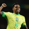 Rodrygo comemora gol da Seleção Brasileira contra o Equador Créditos: Rafael Ribeiro/CBF