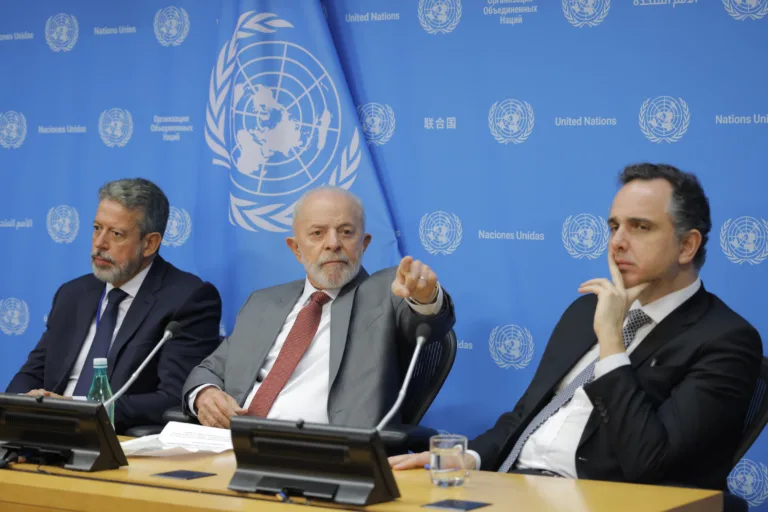 Nova York, 25 de setembro de 2024:
O presidente Luis Inácio Lula da Silva concede uma entrevista coletiva antes de deixar a ONU em direção ao aeroporto. Foto: CAIO GUATELLI