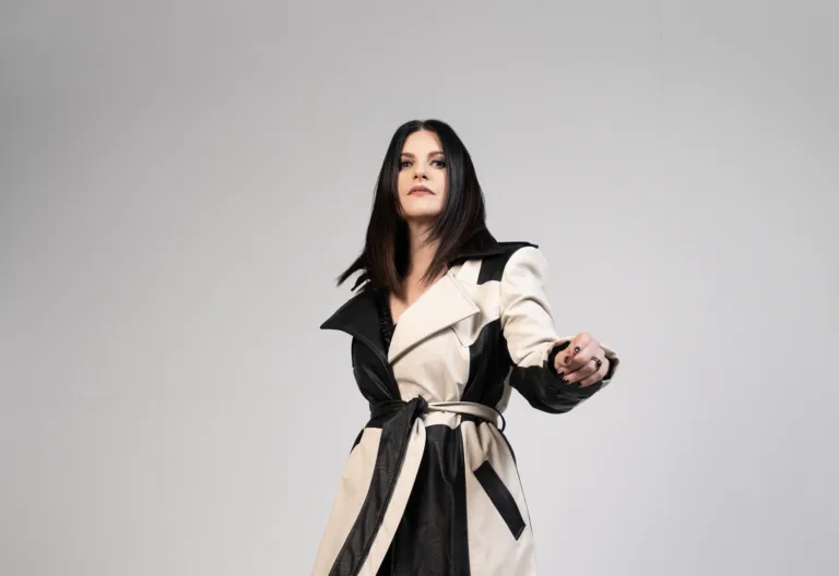 Laura Pausini retorna ao Latin Grammy® com seu álbum "Almas Paralelas", indicado na categoria "Melhor Álbum Vocal de Pop Tradicional"