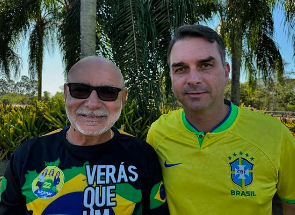 Fabrício Queiroz e Flávio Bolsonaro - Reprodução/ Instagram