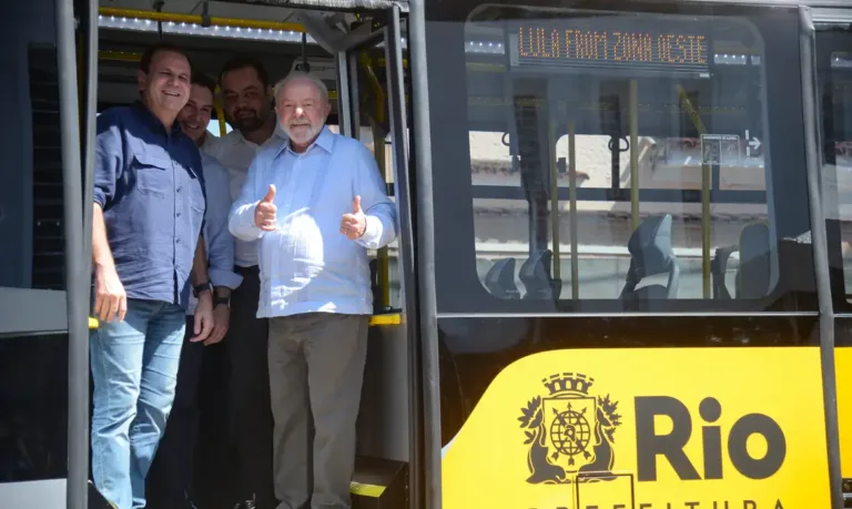 Lula e Eduardo Paes em BRT do Rio de Janeiro - Foto: Tomaz Silva - Agência Brasil