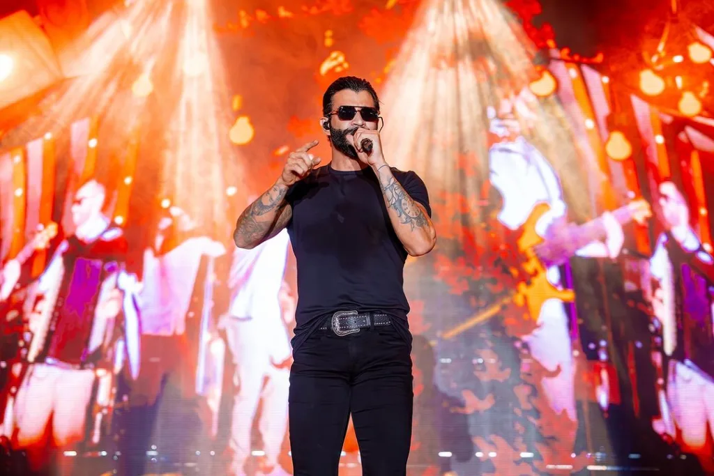 Gusttavo Lima faz live em sua defesa