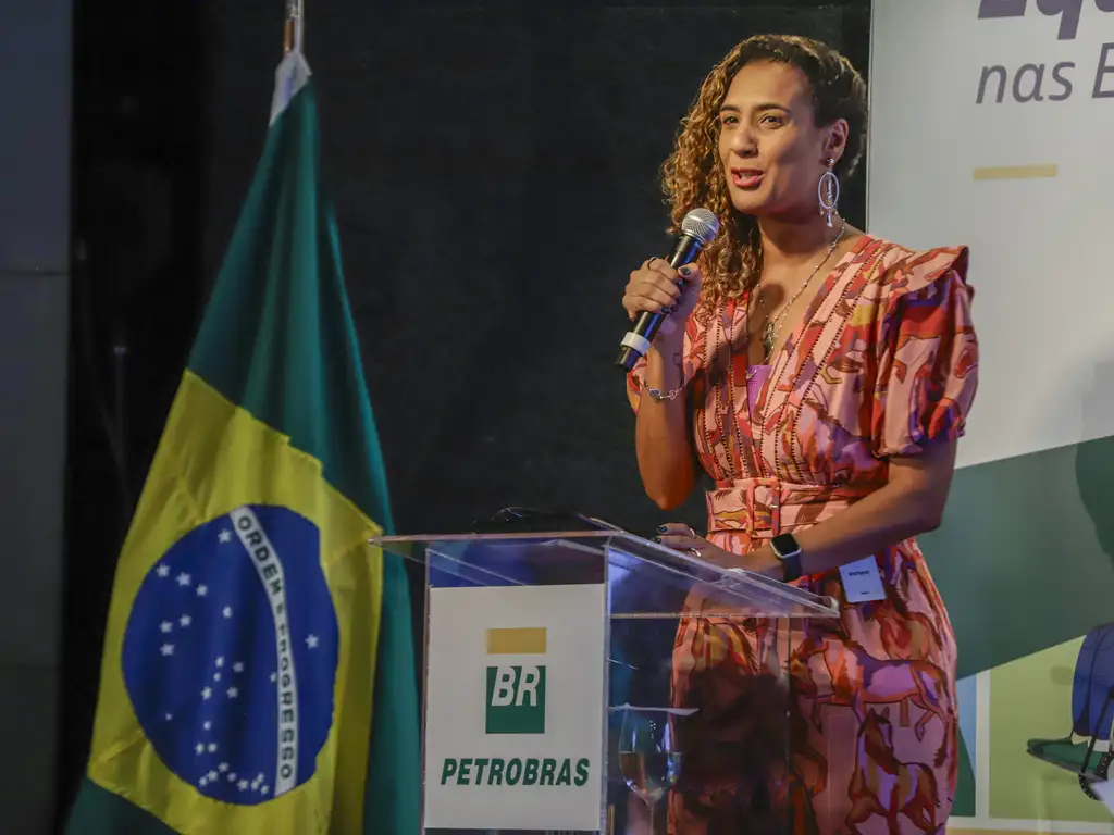 Ministra Anielle Franco participa da cerimônia do pacto pela diversidade, equidade e inclusão nas empresas estatais. Foto: Joédson Alves/Agência Brasil