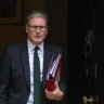 O primeiro-ministro do Reino Unido, Keir Starmer, deixa o 10 Downing Street antes das Perguntas do Primeiro-Ministro (PMQs) após o recesso de verão em Londres, Reino Unido, em 4 de setembro de 2024. [Raşid Necati Aslım – Agência Anadolu]