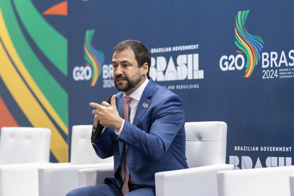 Para João Brant, secretário de Políticas Digitais da Secom PR, pautar o enfrentamento à desinformação e ao discurso de ódio e o tema das plataformas digitais no G20 era uma ideia ousada. Foto: Audiovisual G20 Brasil