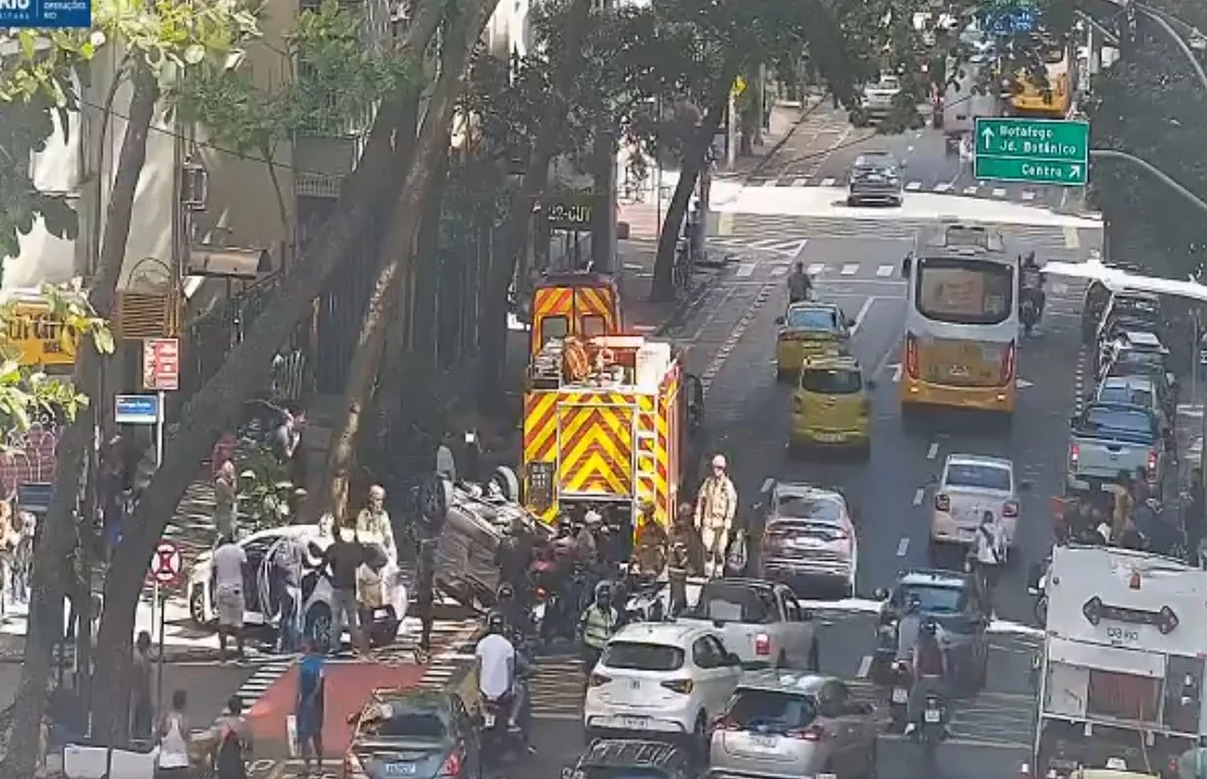 Uma pessoa fica ferida após capotamento em rua de Copacabana | Diário Carioca