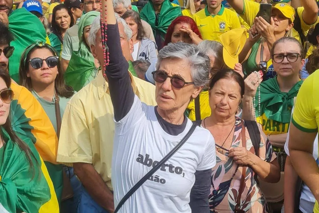 A atriz bolsonarista Cássia Kis durante ato golpista no Rio de Janeiro. Foto: Reprodução