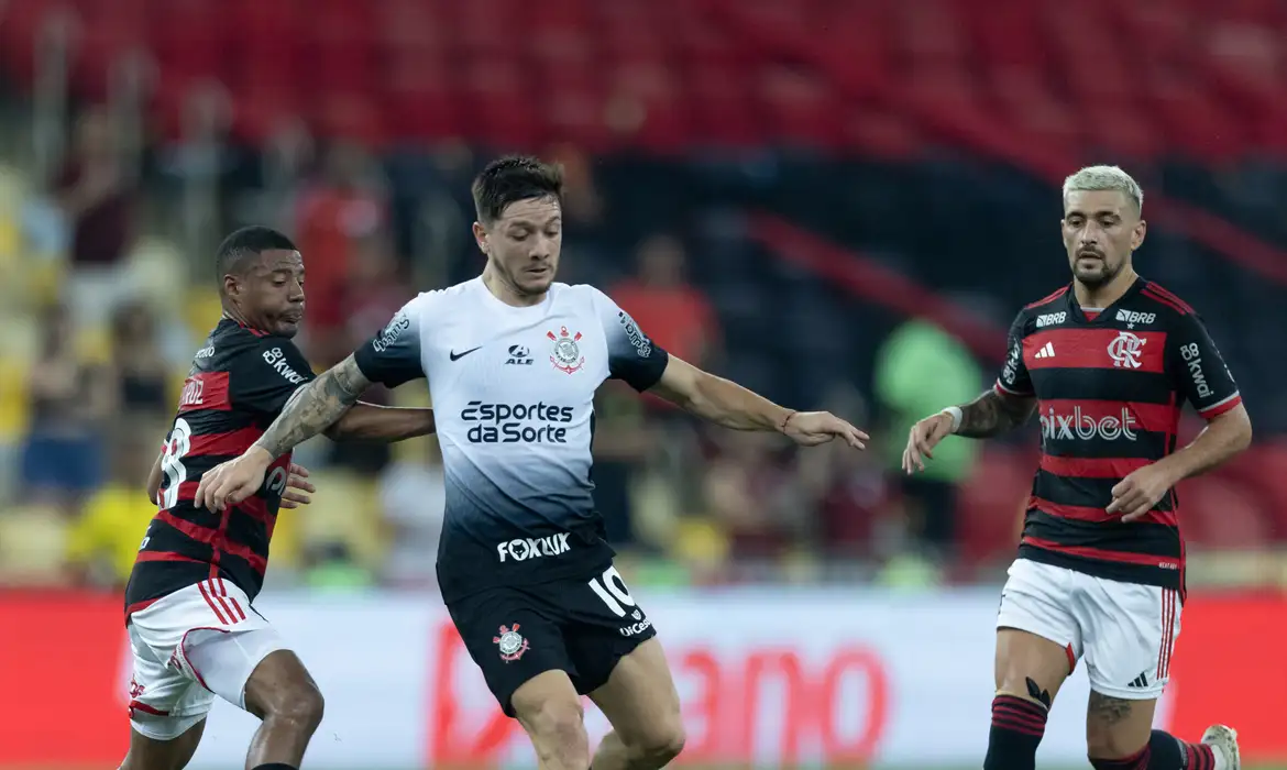 Corinthians e Flamengo se preparam para duelo decisivo