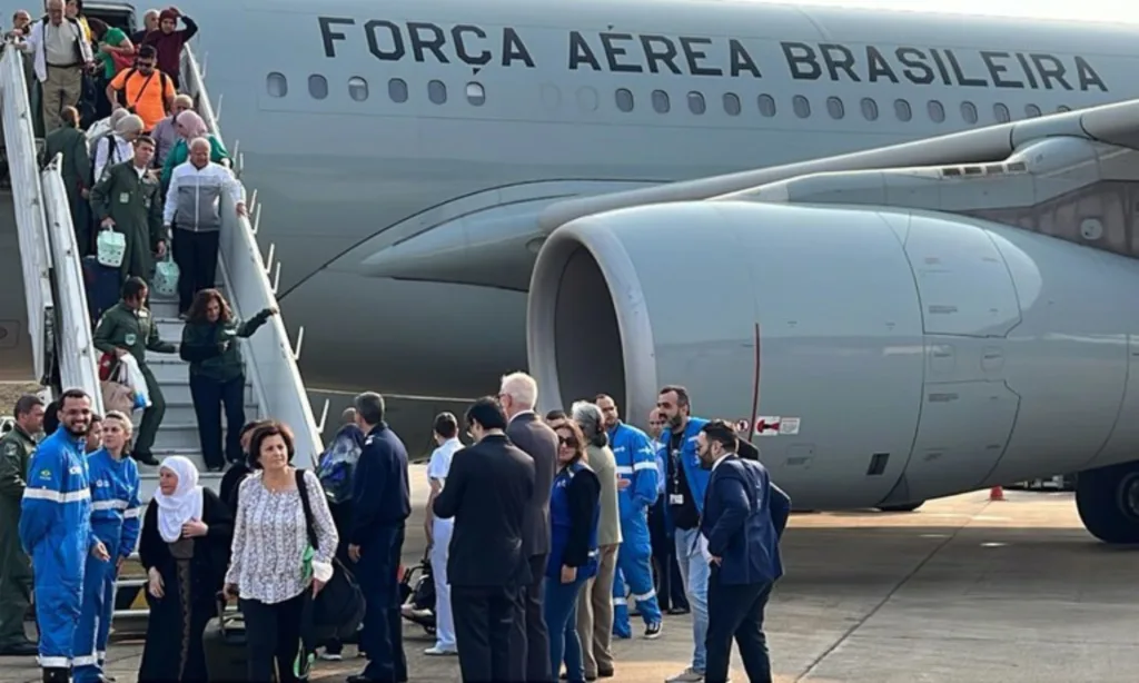 Segundo voo do Líbano pousa no Brasil