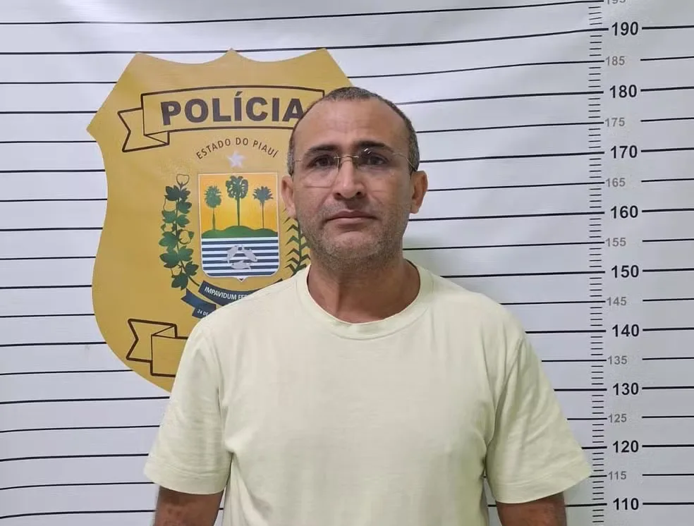 Condenado por estupro de aluna, ex-diretor de escola é preso; mãe da menina fez a denúncia | Diário Carioca