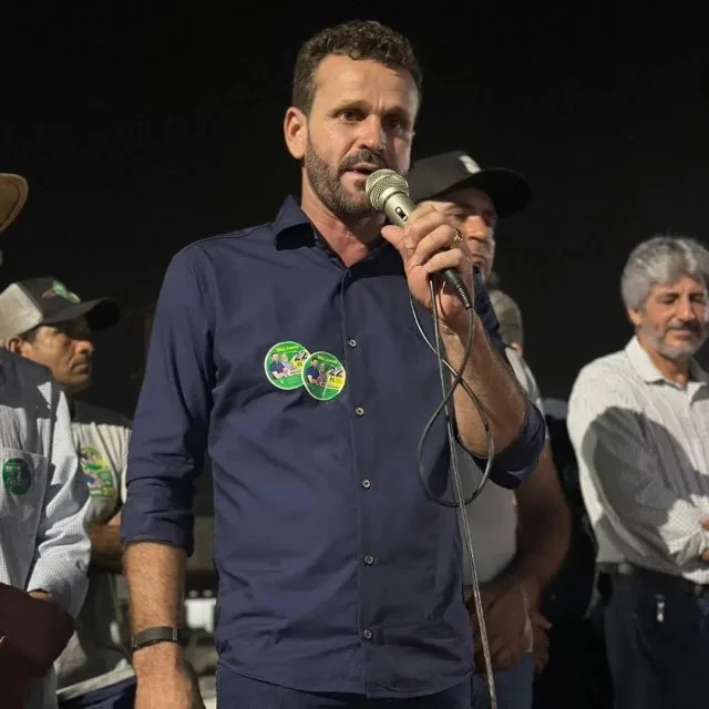 Walzinho, que foi multado por desmatar usando o fogo, perdeu a corrida para Miltinho – que tem uma madeireira que já foi multada
