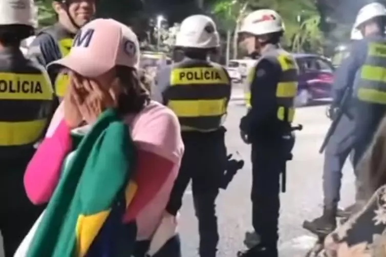 Apoiadores de Pablo Marçal choram na Avenida Paulista após derrota do ex-coach na corrida eleitoral à Prefeitura de SP – Foto: Reprodução