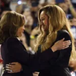 Abraço de Beyoncé em Kamala Harris. Foto: Divulgação