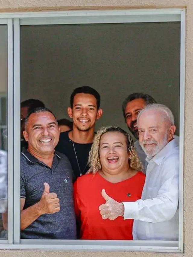 O presidente dentro de uma das unidades habitacionais entregues nesta sexta: dignidade e oportunidade para quem precisa. Foto: Ricardo Stuckert / PR