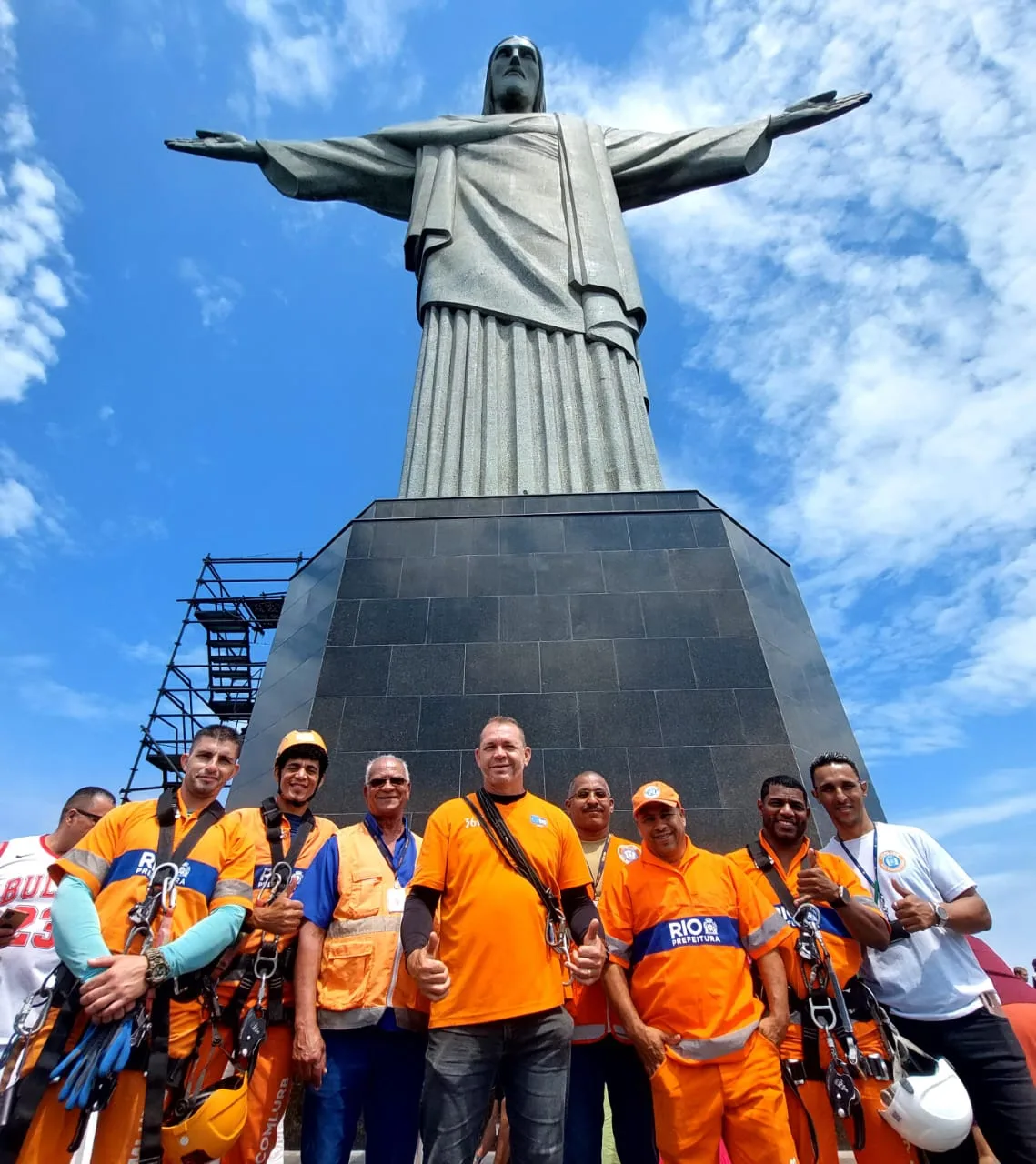 Monumento ao Cristo Redentor comemora 93 anos e ganha operação de limpeza da Comlurb
