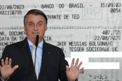 Recibos milionários de Bolsonaro são encontrados pela PF em cofre - Foto: AG Brasil e Reprodução - Montagem Diário Carioca