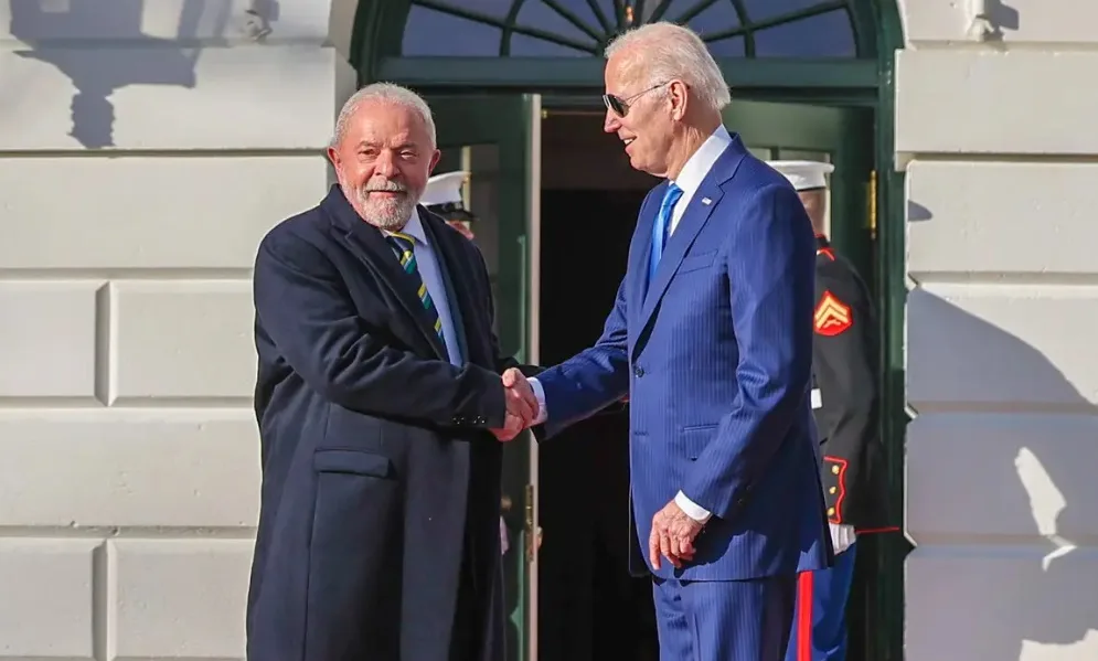 Biden e Lula conversam antes do G20