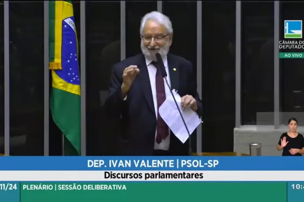 O deputado federal Ivan Valente (PSOL-SP) durante discurso na Câmara nesta sexta (28). Foto: Reprodução