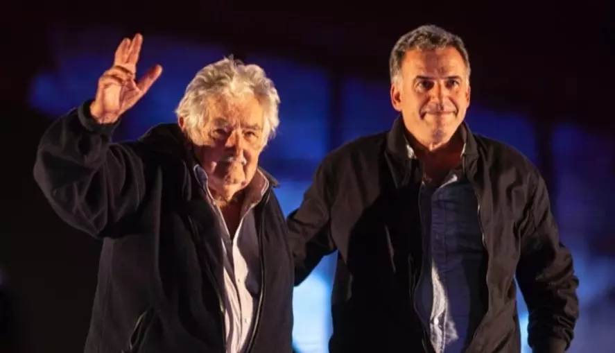 Yamandú Orsi e Pepe Mujica. Foto: Divulgação
