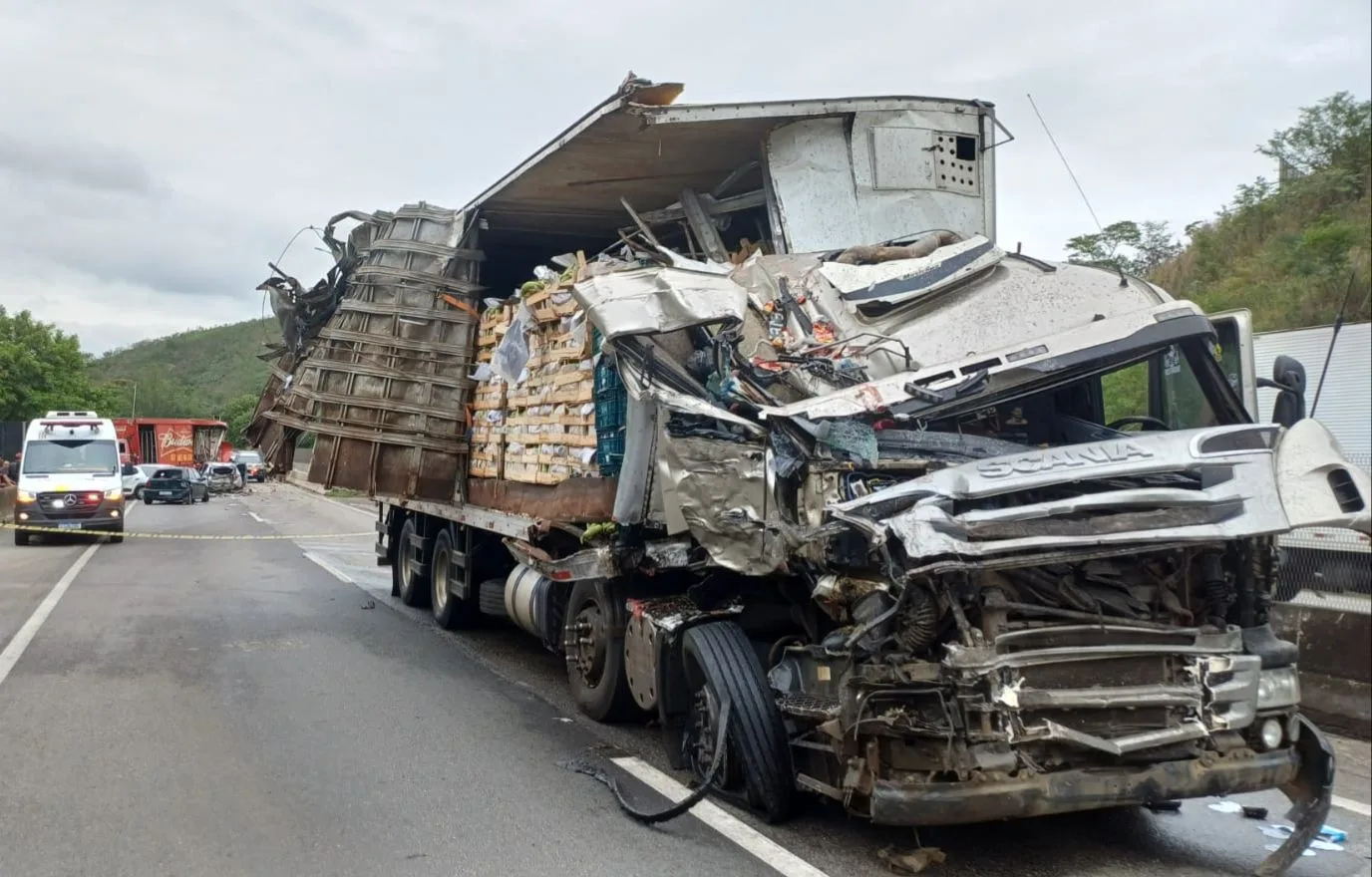 Grave acidente com nove veículos deixa cinco feridos na Via Dutra | Diário Carioca