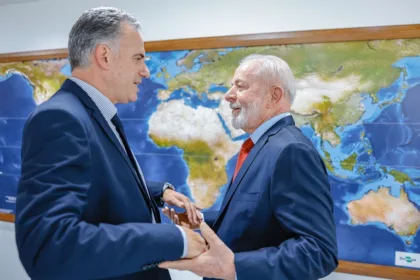 Yamandú Orsi e Lula em encontro no Palácio do Planalto: otimismo com parcerias regionais. Foto: Ricardo Stuckert / PR